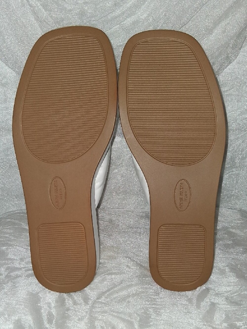Anne Klein White Knotted Slide Mules - Picture 2 of 7